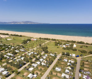 Camping Amfora - Le camping - Emplacements et accès à la mer
