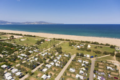 Camping Amfora - Le camping - Emplacements et accès à la mer