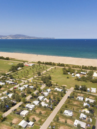 Camping Amfora - Le camping - Emplacements et accès à la mer