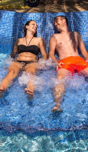 Campingplatz Amfora - Die Badelandschaft -  Erholungsbereich und Massagedüsen in der Badelandschaft - 