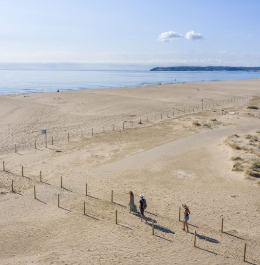 Camping Amfora - La plage - Chemin d\'accès à la plage à coté du camping