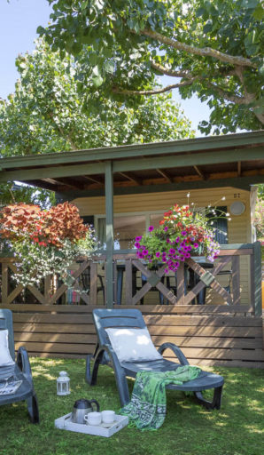 Camping Amfora - Mobilhome Sunny Dog - Vue exterieure de la terrasse