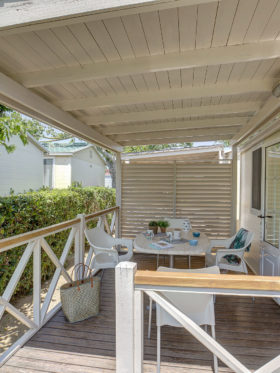 Camping Amfora - Hébergements - Bungalow avec terrasse couverte