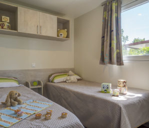 Camping Amfora - Hébergements - Chambre d\'un locatif tout confort