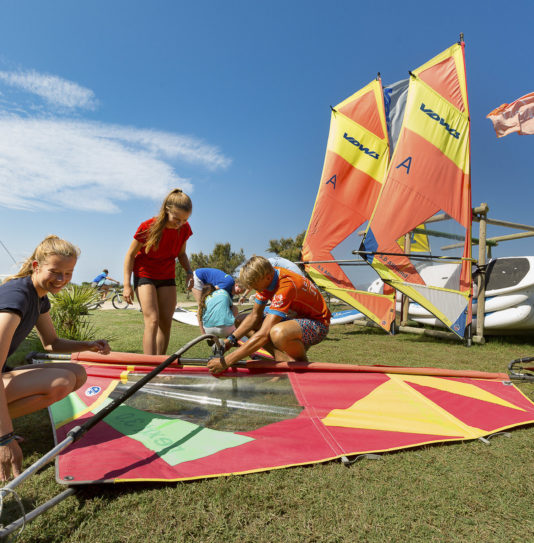 Camping Amfora - Activités et animations - Animation windsurf près de la plage
