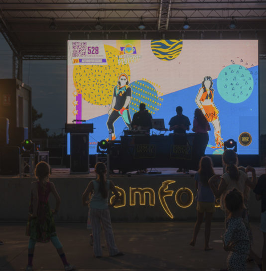 Camping Amfora - Avonden en voorstellingen - Animaties voor kinderen op het campingpodium
